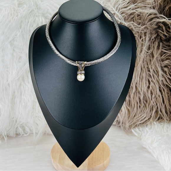 Vintage aged Silvertone, faux pearl weighted bendable choker necklace - Picture 4 of 6